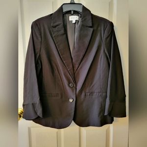 Black suit jacket Elle misses size xl. Tulip sleeves